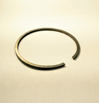 Piston ring D 52
