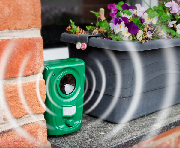 Ultrasonic dog and cat repellent with motion sensor