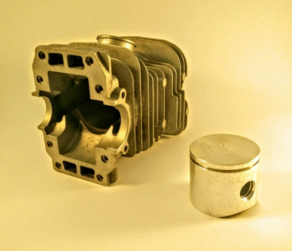 Piston and cylinder D38